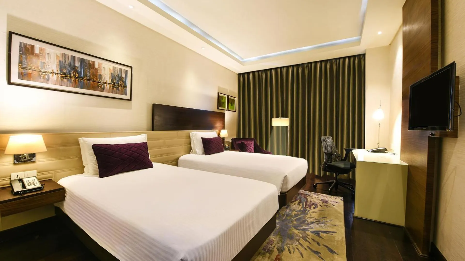 Doubletree By Hilton Gurugram Baani Square Hotel Gurgaon 5*,